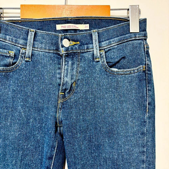 LEVI’S 710 Super Skinny dark blue jeans | Cropped raw hem denim | Size 24 * - Picture 8 of 11